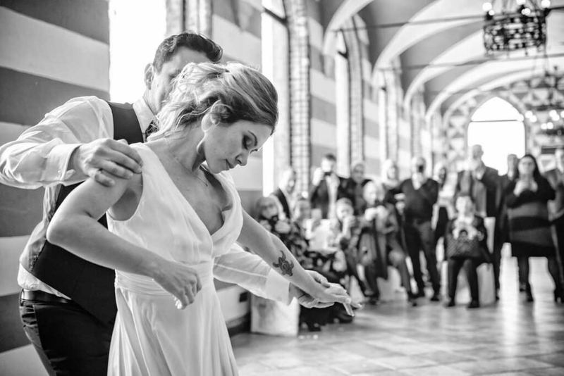 Wedding reportage — ballo sposi bianco e nero emozione